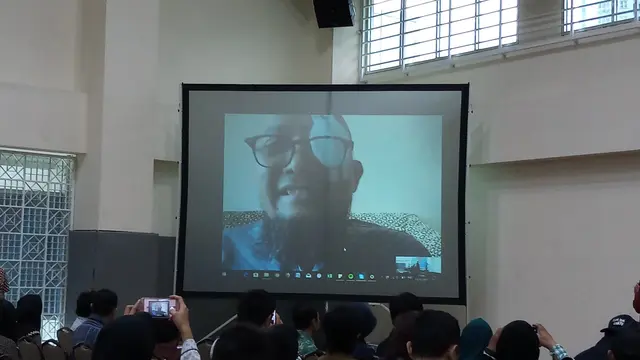 Novel Baswedan menjadi pembicara dalam diskusi di Jakarta lewat video call (Liputan6.com/Anendya Niervana)