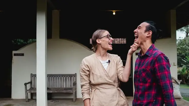 Istrinya Jadi Sorotan, Ini 6 Potret Mesra Daniel Mananta dan Viola Maria