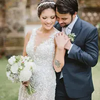 Aline Adita dan James Midgley. (Instagram/abcdamar_)