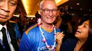Pelatih Leicester City, Claudio Ranieri, berbicara kepada media saat tiba di Bandara International Suvarnabhumi, Bangkok, Thailand, (18/5/2016). (Reuters/Athit Perawongmetha)