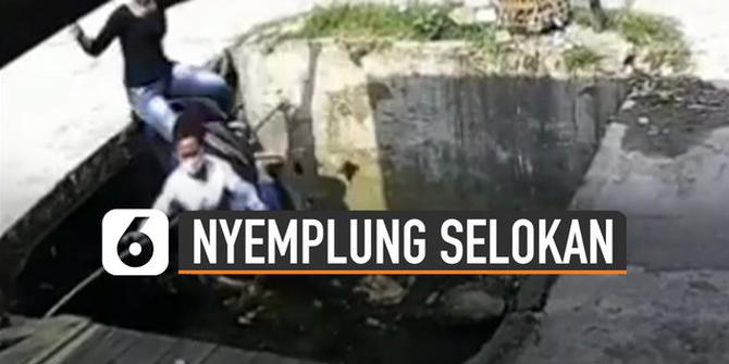 VIDEO: Apes Berniat Nyebrang Jalan, Dua Remaja Perempuan Nyemplung Selokan
