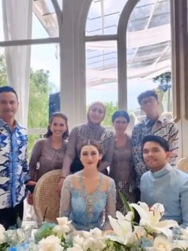 6 Potret Mudjie Massaid dan Istri DJ Lucyana, Kompak dengan Keluarga Besar