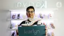 Memulai bisnisnya di usia 18 tahun sebagai reseller sepatu, Devin menjelma menjadi pengusaha brand sandal Karlyn. Ia pun memilih Shopee sebagai platform utama dalam pemasaran produk andalannya. (Liputan6.com/Herman Zakharia)