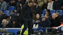 Pelatih kepala Chelsea asal Inggris, Liam Rosenior, bereaksi di pinggir lapangan selama pertandingan Liga Inggris antara Brighton and Hove Albion dan Chelsea di American Express Community Stadium di Brighton, Inggris selatan pada 22 April 2026. (Glyn KIRK/AFP)