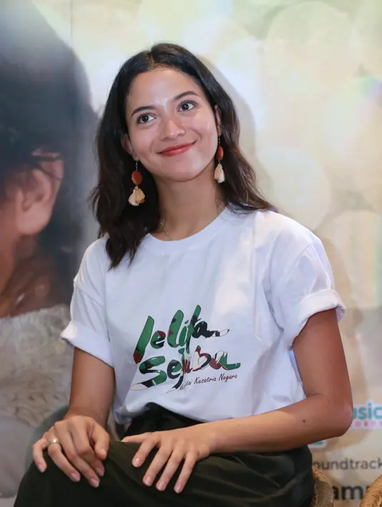 "Aku tipikal yang pengen nikah aja, berkeluarga, pengen punya keluarga kecil sendiri, sama Chicco emang punya visi yang sama, dia nggak pengen pacaran lama-lama," ucap Putri Marino di bilangan Kemang, Rabu (7/3/2018). (Adrian Putra/Bintang.com)