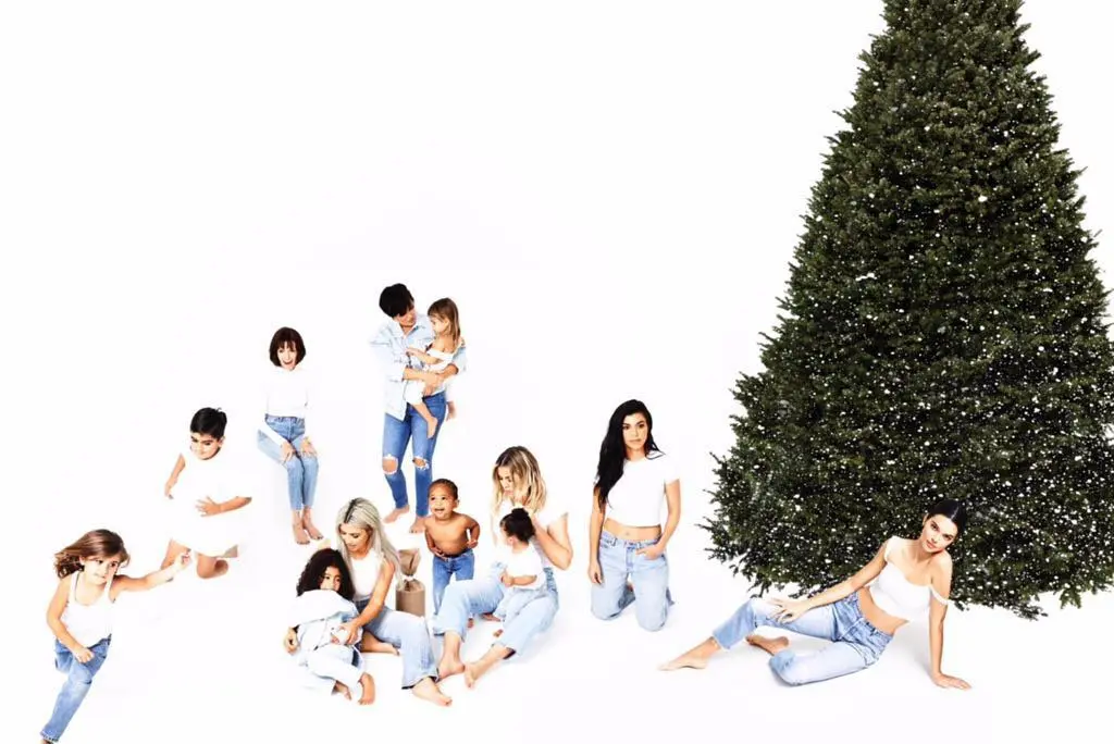 Kartu Natal keluarga Kardashian-Jenner. (Instagram - kimkardashian)