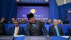 Presiden Republik Indonesia, Prabowo Subianto (tengah) saat menghadiri pertemuan perdana Dewan Perdamaian di Institut Perdamaian Donald J. Trump di Washington DC, Amerika Serikat, pada Kamis 19 Februari 2026. Dalam pertemuan perdana Board of Peace di Amerika Serikat pada Kamis 19 Februari waktu setempat, Presiden Prabowo Subianto menyatakan Indonesia sepenuhnya mendukung rencana 20 poin perdamaian yang digagas Presiden Amerika Serikat (AS) Donald Trump. (Chip Somodevilla/Getty Images North America/Getty Images via AFP)
