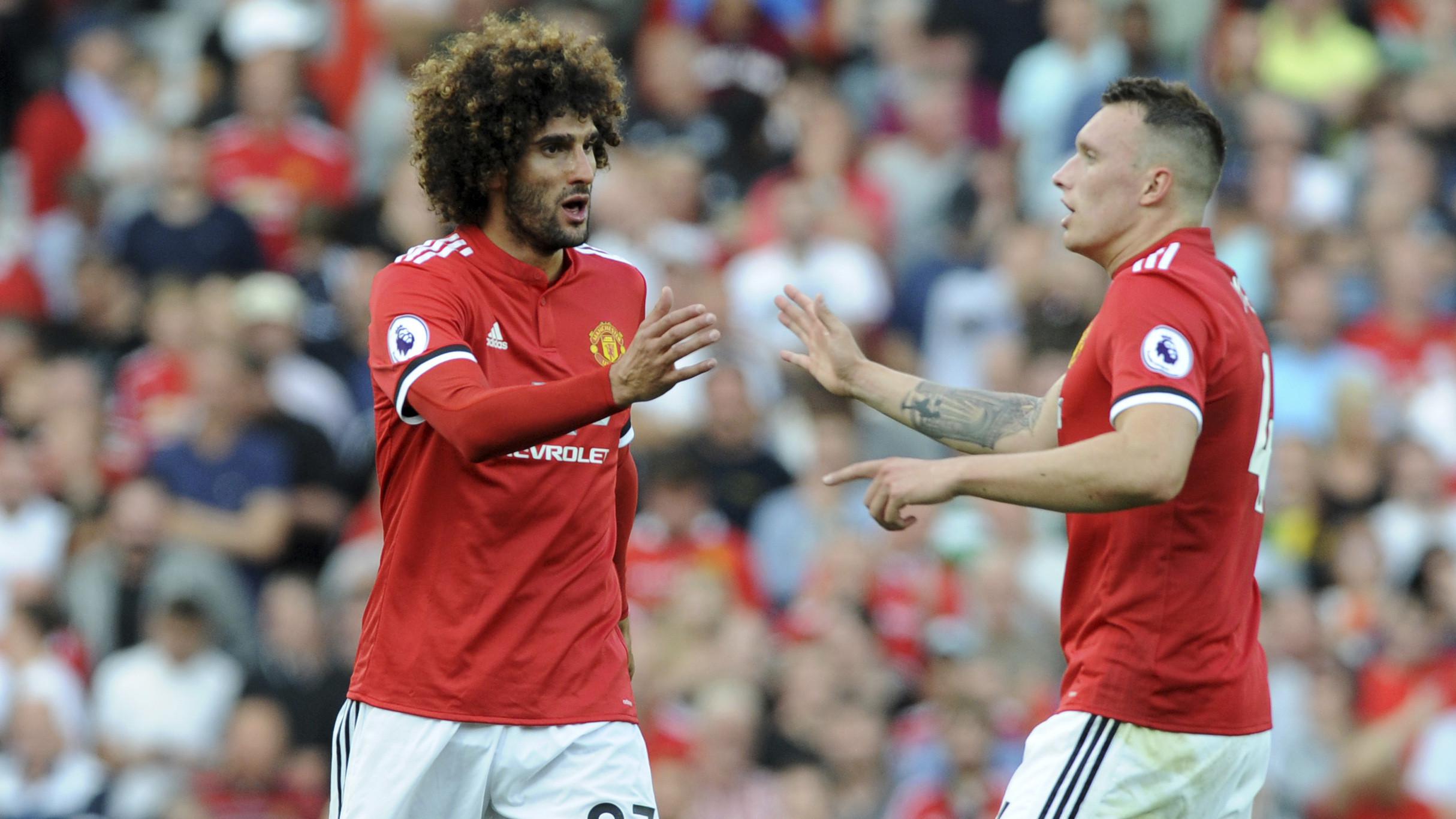 Gelandang Manchester United (MU) Marouane Fellaini (kiri). (AP/Rui Vieira) 