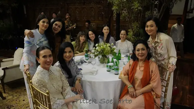 Pesona Anggun Titiek Soeharto di Ramadan Terakhir 2024 yang Dikelilingi Para Srikandi, Mulai dari Nagita Salvina hingga Annisa Pohan