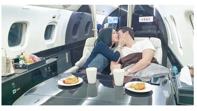 Selalu Mesra, Ini 6 Potret Mesra Syahrini dan Reino di Jet Pribadi