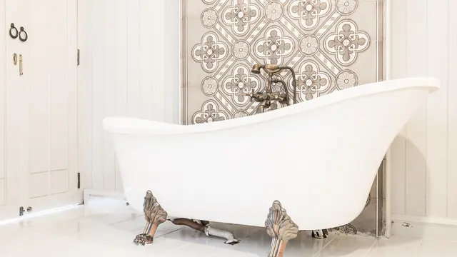 ilustrasi bathtub (Freepik/mrsiraphol)