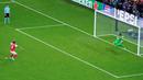 Hasil ini membuat tim asuhan Luis Enrique kembali mengangkat trofi Liga Champions, sementara Arsenal harus puas sebagai runner-up. (AP Photo/Vadim Ghirda)