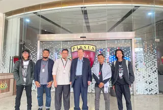 Sembilan relawan Global Sumud Flotilla asal Indonesia melaporkan Perdana Menteri (PM) Israel Benjamin Netanyahu beserta tentara zionis Israel ke Kejaksaan Agung (Kejagung). (Liputan6.com/Rifqy Alief Abiyya)