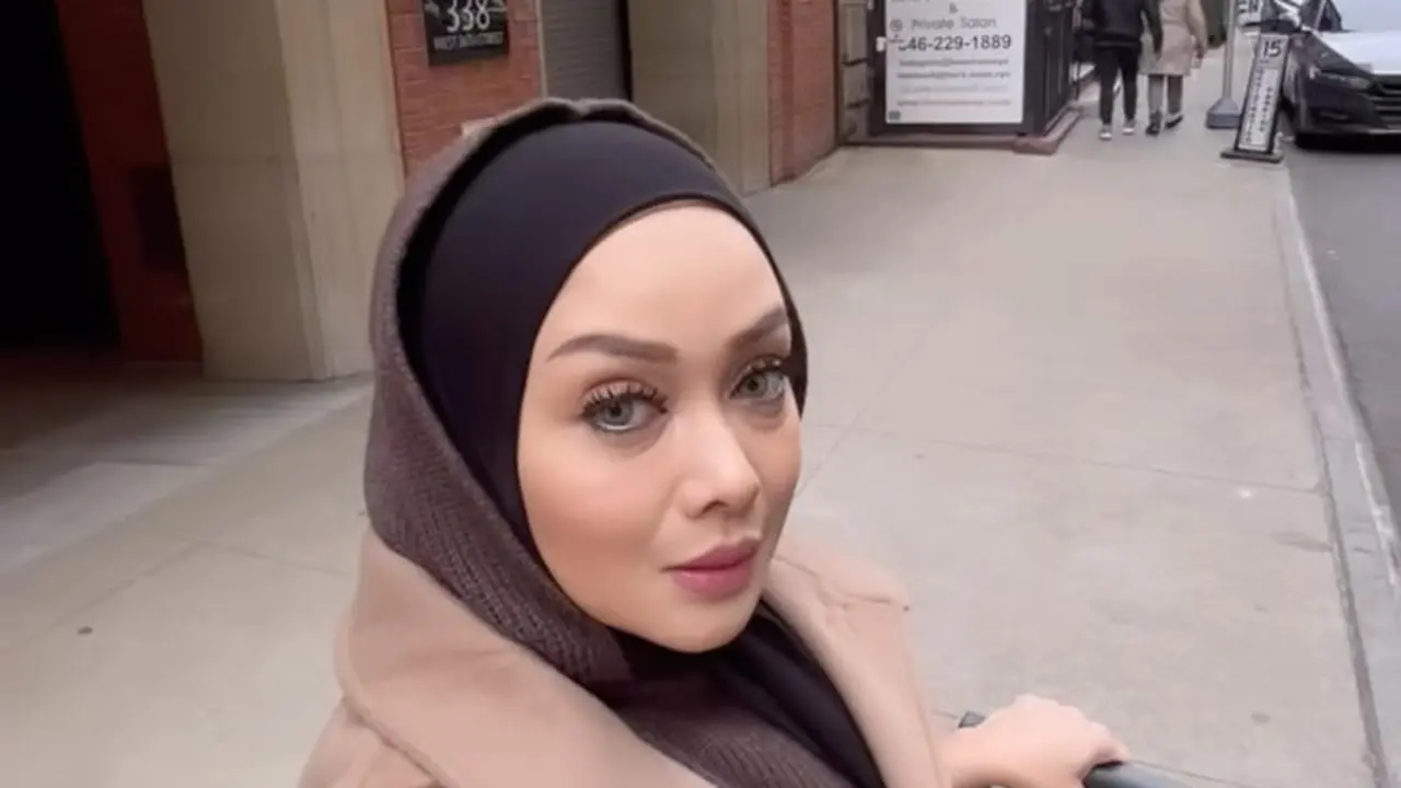 7 Potret Terry Putri yang Jadi Kurir Makanan di Amerika Serikat, Antar Pakai BMW