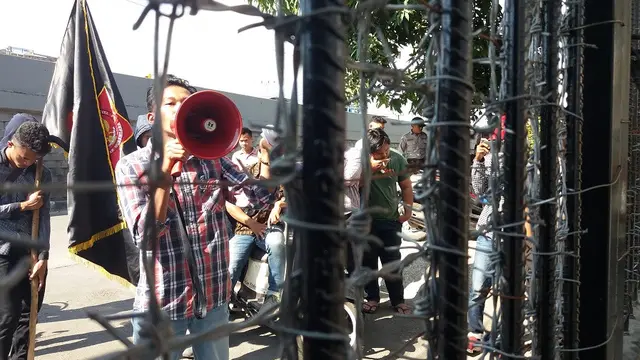 Sejumlah aktifis anti korupsi turut mendukung pengusutan kasus dugaan persekongkolan tender proyek pembangunan Rutan Jeneponto (Liputan6.com/ Eka Hakim)