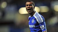 Bek Kiri - Ashley Cole. (AFP/Glyn Kirk)