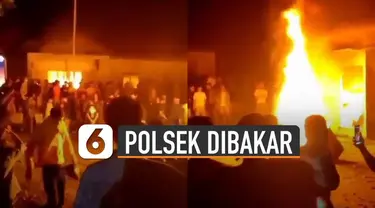Beredar video Kantor Polsek Candipuro, Lampung Selatan dibakar oleh sejumlah massa.