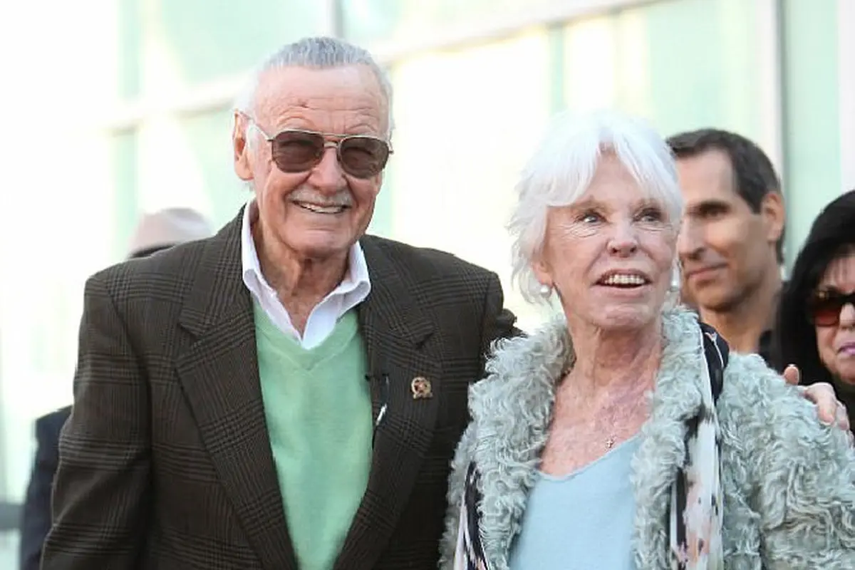 [Bintang]] Stan Lee dan Joan Lee