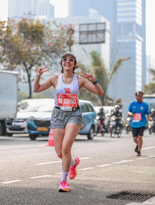 <p>Olahraga lari menjadi salah satu kegiatan yang disukai Gisella Anastasia. Baru-baru ini ia pun menunjukan dirinya saat mengikuti Jakarta Marathon yang digelar hari Minggu (22/10/2023) lalu. [Foto: Instagram/gisel_la]</p>