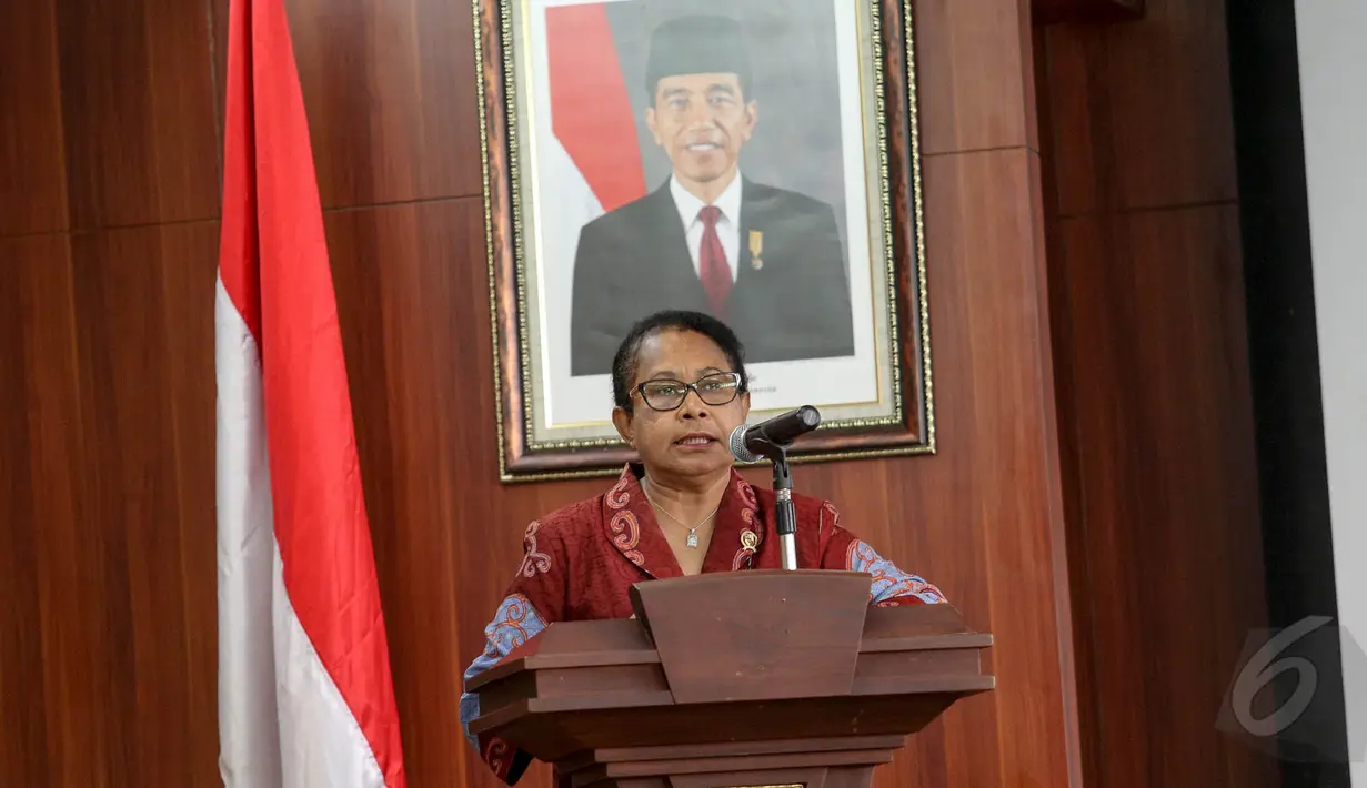 Menteri Yohana berpidato di acara MoU kerjasama antara Kemen PPPA dengan BPS, Jakarta, Jumat (22/5/2015). Menteri Yohana berharap data-data yang disuplai BPS bisa mendukung program kebijakan kementeriaannya (Liputan6.com/Faizal Fanani)