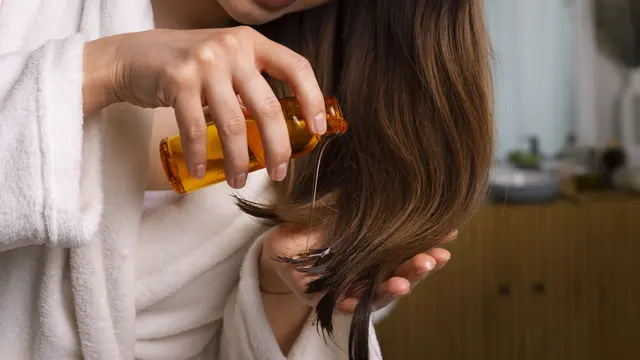 Conditioner membantu menutrisi rambut yang kering akibat bahan kimia pewarna
