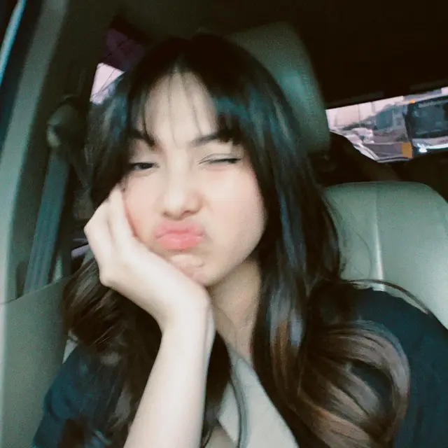 6 Potret Aisyah Aqilah dengan Gaya Rambut Baru Berponi, Dipuji Ansellma Putri