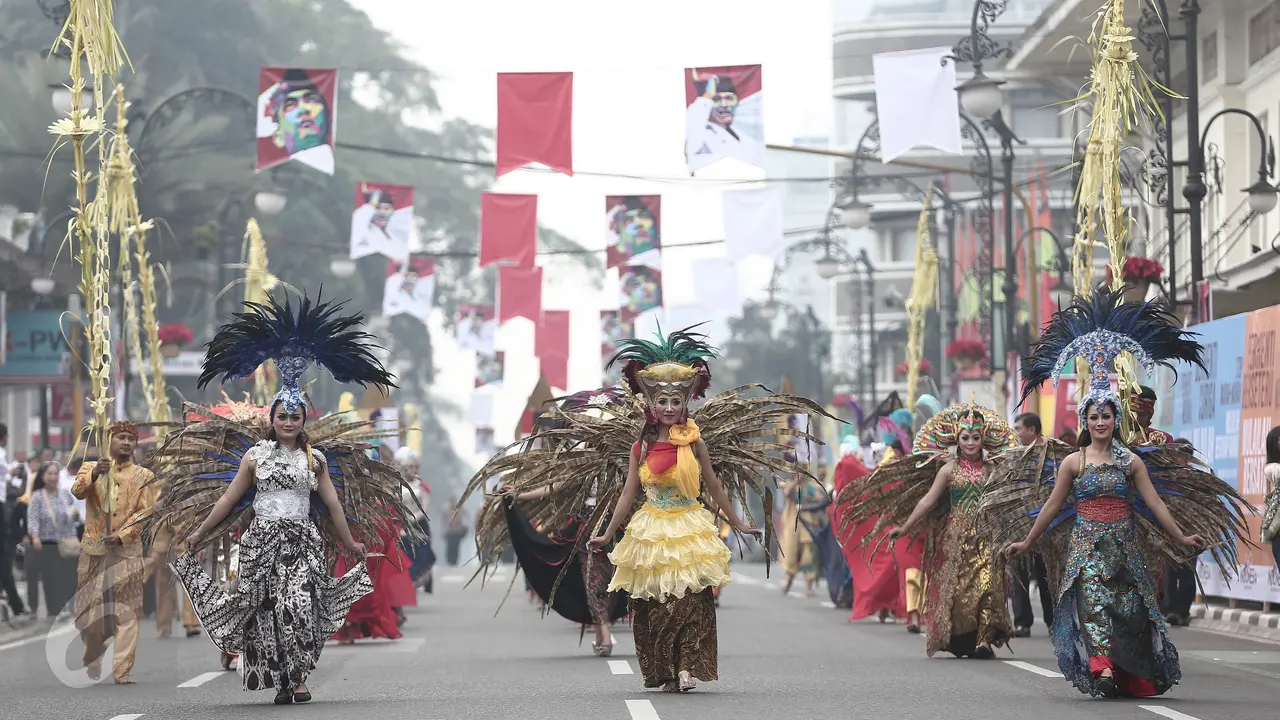 20160601-Bandung Adakan Parade Budaya Peringati Momen Bersejarah Indonesia