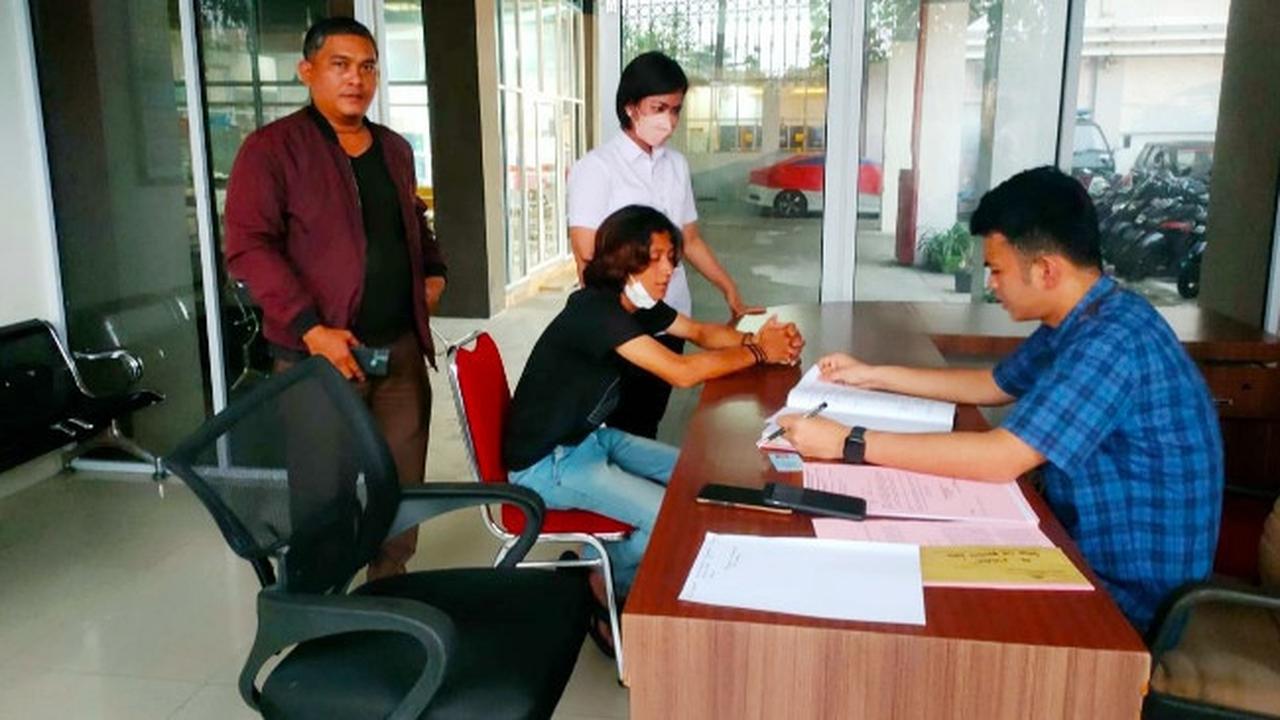 Proses tahap dua aktivis mahasiswa di Pekanbaru yang terlibat kasus pencemaran nama baik.