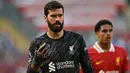 Kiper Brasil yang kini berusia 31 tahun, Alisson Becker didatangkan Liverpool pada awal musim 2018/2019 dari klub Serie A, AS Roma dengan nilai transfer 62,5 juta euro. Tengah menjalani musim ke-7 hingga kini, ia telah tampil dalam 265 laga bareng The Reds di semua kompetisi dengan torehan 116 kali nir-bobol dan kemasukan 236 gol. (AFP/Paul Ellis)