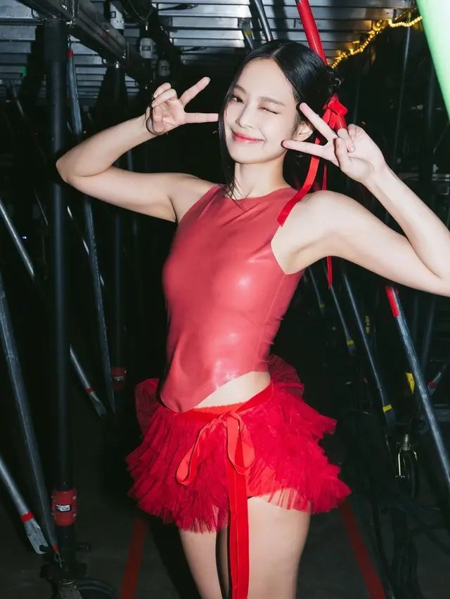 10 Potret Jennie BLACKPINK dengan Balletcore Outfit yang Jadi Tren Selama Tur Dunia BORN PINK
