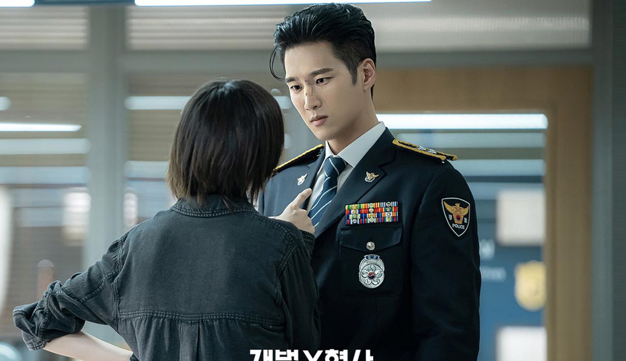 <p>Namun, kehidupan detektifnya menghadapi titik balik besar ketika dia bertemu Jin Yi Soo (Ahn Bo Hyun), yang tiba-tiba menjadi rekan investigasinya. (Foto: SBS)</p>