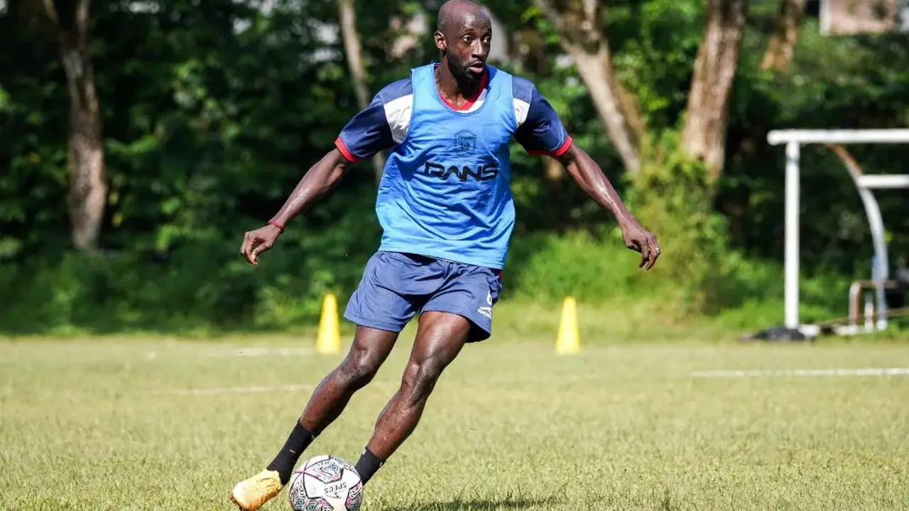 Makan Konate berlatih dengan RANS Nusantara FC.