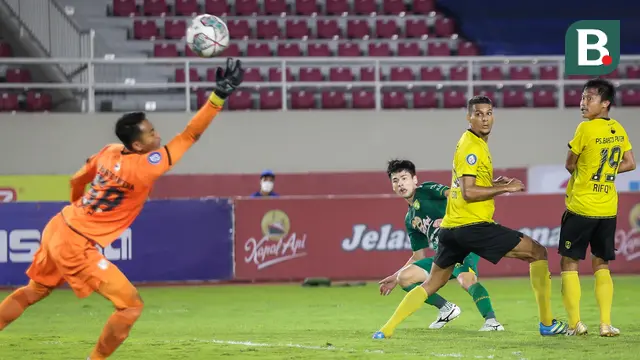 Foto: Peran Besar Bocah 17 Tahun Milik Persebaya saat Mengalahkan Barito Putera di Pekan ke-15 BRI Liga 1