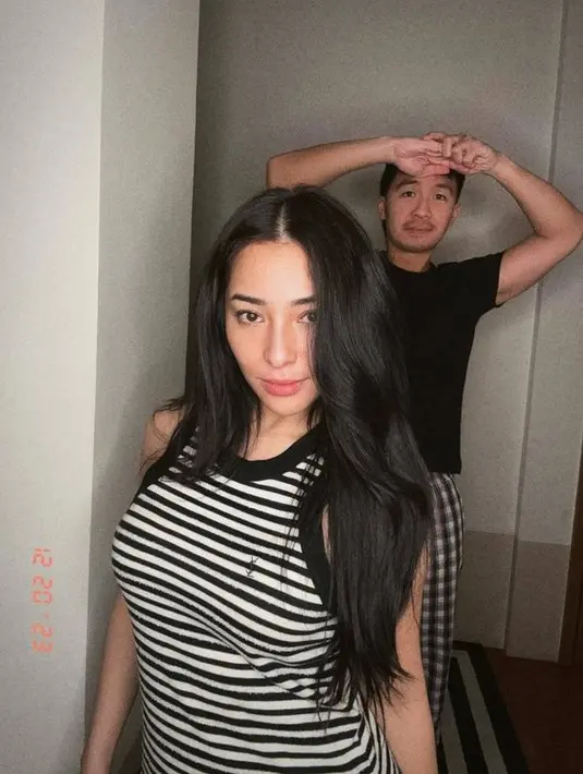 <p>Tak ayal, penampilan baru Nikita menuai pujian dari publik. Nikita juga menuliskan jika dirinya ingin rambut dengan warna cokelat gelap. [Foto: instagram.com/nikitawillyofficial94]</p>