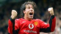 Ruud van Nistelrooy - Pemain asal Belanda ini tampil cukup tajam bersama Manchester United dengan membukukan 150 gol dari 219 pertandingan. Usai lima tahun membela Setan Merah, Van Nistelrooy akhirnya pindah ke Real Madrid pada tahun 2006. (AFP/Paul Barker)