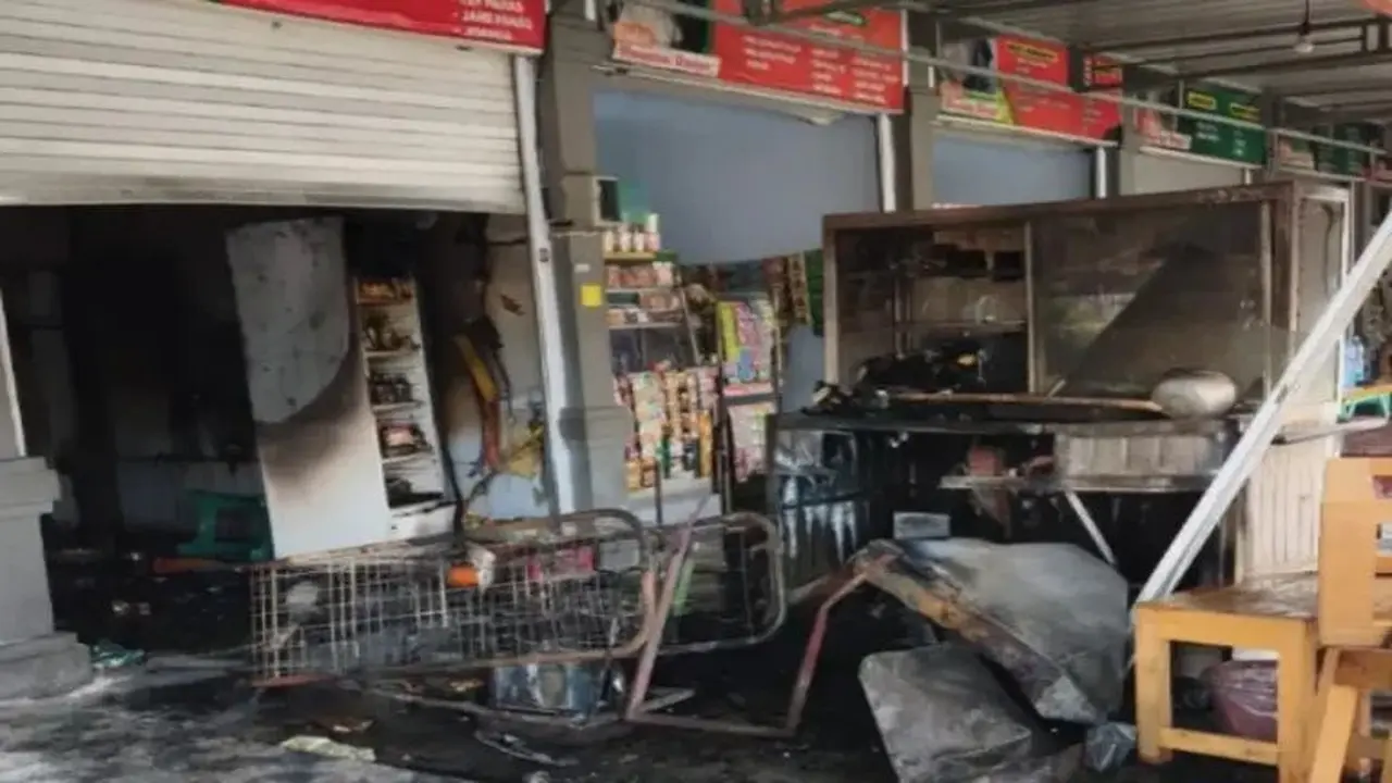 ​ Kios kuliner di area Istana Gebang terbakar