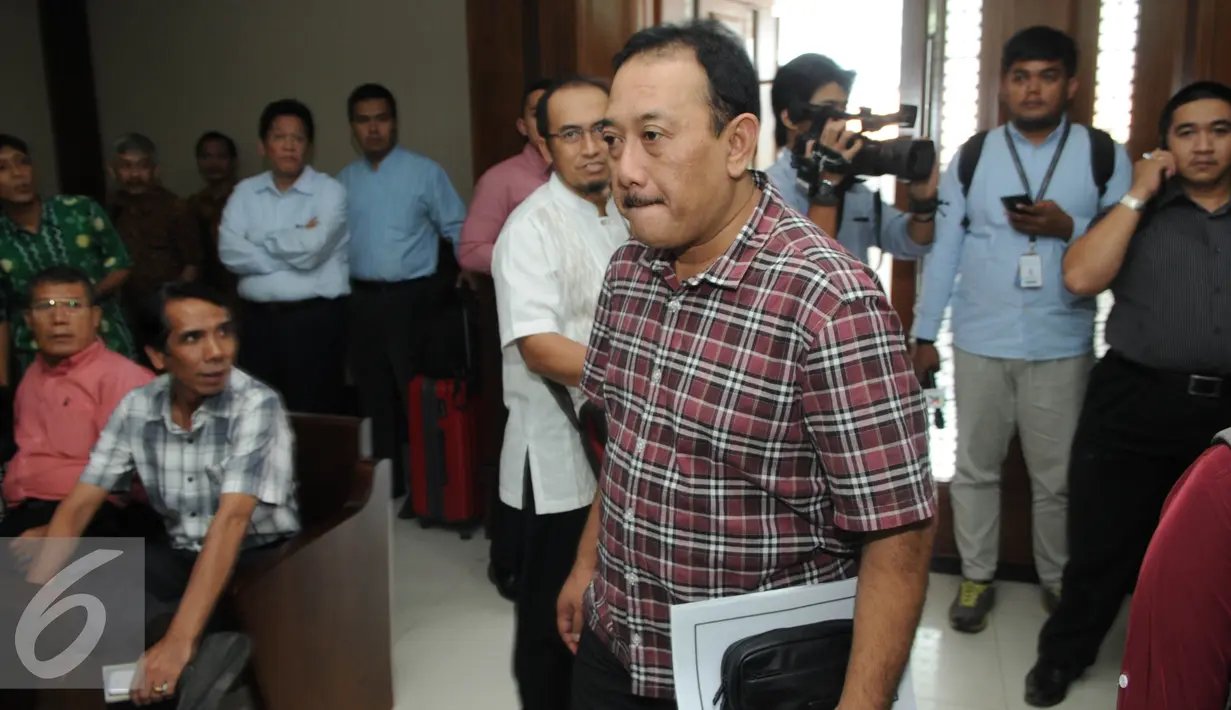 Direktur Keuangan PT Brantas Abipraya (BA) Sudi Wantoko saat tiba di Pengadilan Tipikor, Jakarta, Rabu (22/6). Sudi diduga melakukan penyuapan kepada Kepala Kejati DKI Jakarta. (Liputan6.com/Helmi Afandi)