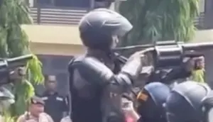 Polisi Gelar Simulasi Demo Dekat Sekolah, Gas Air Mata Masuk Kelas Bikin Siswa Sesak Napas