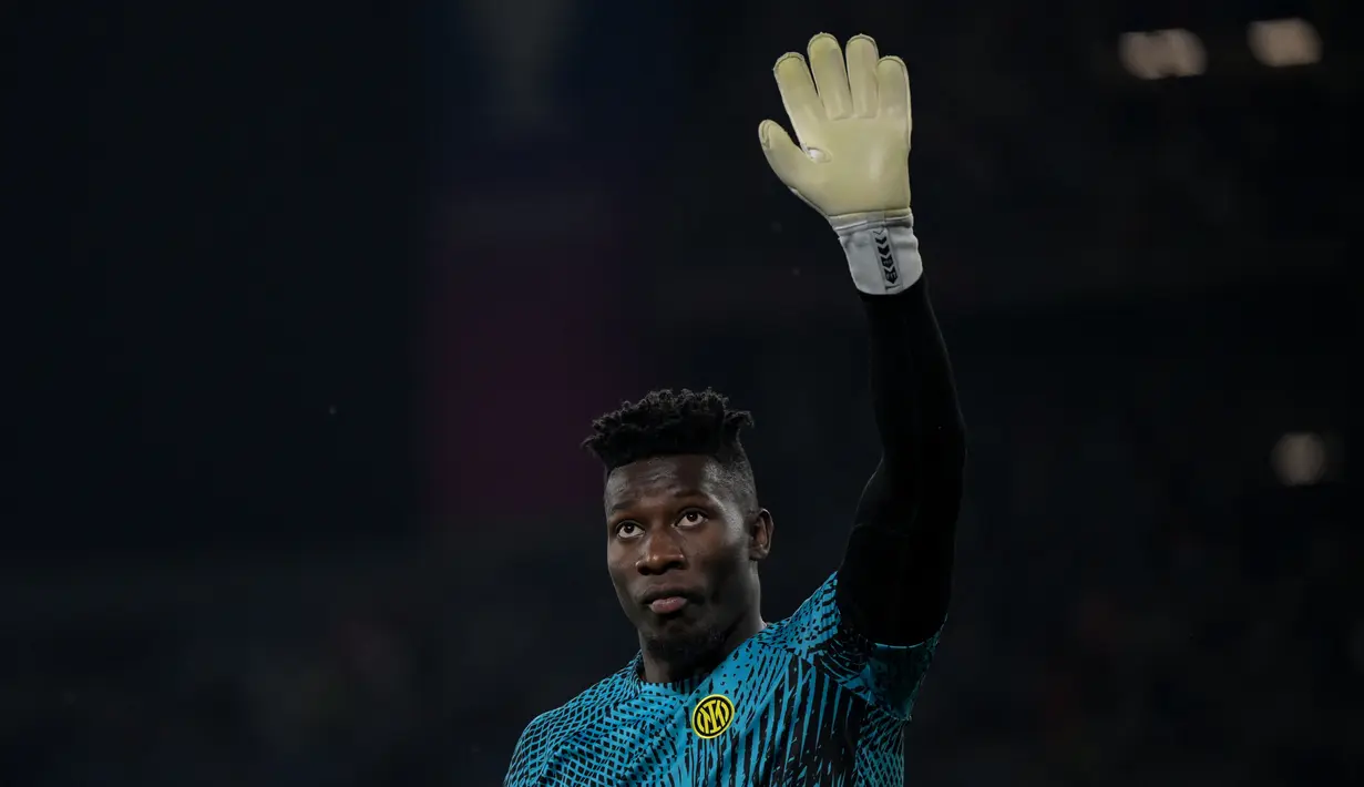 <p>Lewat laman resmi mereka, Manchester United mengumumkan bahwa Onana diikat dengan kontrak berdurasi lima tahun alias hingga Juni 2028 mendatang, menunggu pengesahan administrasi. (AFP/Ozan Kose)</p>