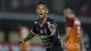Ekspresi pemain Bali United FC, Irfan Bachdim yang memprotes keputusan wasit ketika melawan Borneo FC pada laga Piala Presiden 2017 di Stadion I Wayan Dipta, Bali, Senin (13/2/2017). (Bola.com/Vitalis Yogi Trisna)