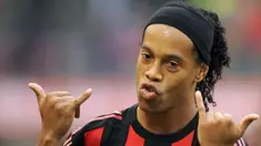 AC Milan's Brazilian forward Ronaldinho reacts after scoring a penalty kick against Sampdoria during their Italian Serie A match on October 19, 2008 at San Siro Stadium in Milan. AFP PHOTO/DAMIEN MEYER