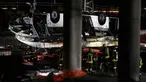 Petugas pemadam kebakaran bekerja di lokasi kecelakaan bus penumpang di Mestre, dekat Venesia, Italia, Rabu (4/10/2023). Sebuah bus mengalami kecelakaan setelah jatuh dari jalan layang. (AP Photo/Antonio Calanni)