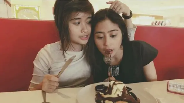[Bintang] Gritte Agatha dan Prilly Latuconsina