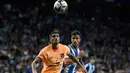 Namun, Espanyol bisa membalas lewat gol Cesar Montes, Joselu (penalti), dan Vinicius Souza. (Photo by Josep LAGO / AFP)
