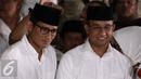 Cagub dan cawagub DKI, Anies Baswedan dan Sandiaga Uno saat memberikan keterangan di DPP Gerindra, Jakarta, Rabu (15/2). Pasangan Calon Anies-Sandi menggelar jumpa pers terkait hasil sementara Pilgub DKI Jakarta. (Liputan6.com/Faizal Fanani)