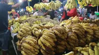 Pedagang pisang dan kacang di Pasar Malam Gorontalo (Arfandi Ibrahim/Liputan6.com)