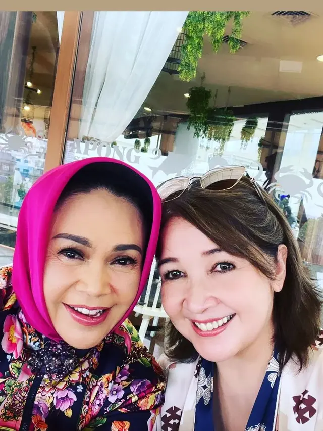 6 Momen Hetty Koes Endang Rayakan Ulang Tahun ke-65, Kumpul Bareng Keluarga