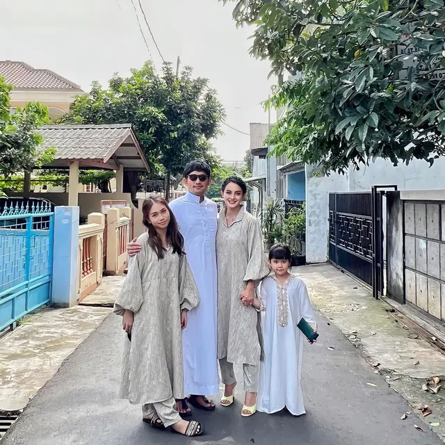 6 Potret Kedekatan Ibnu Jamil dan Anak Sambungnya, Bak Ayah Kandung