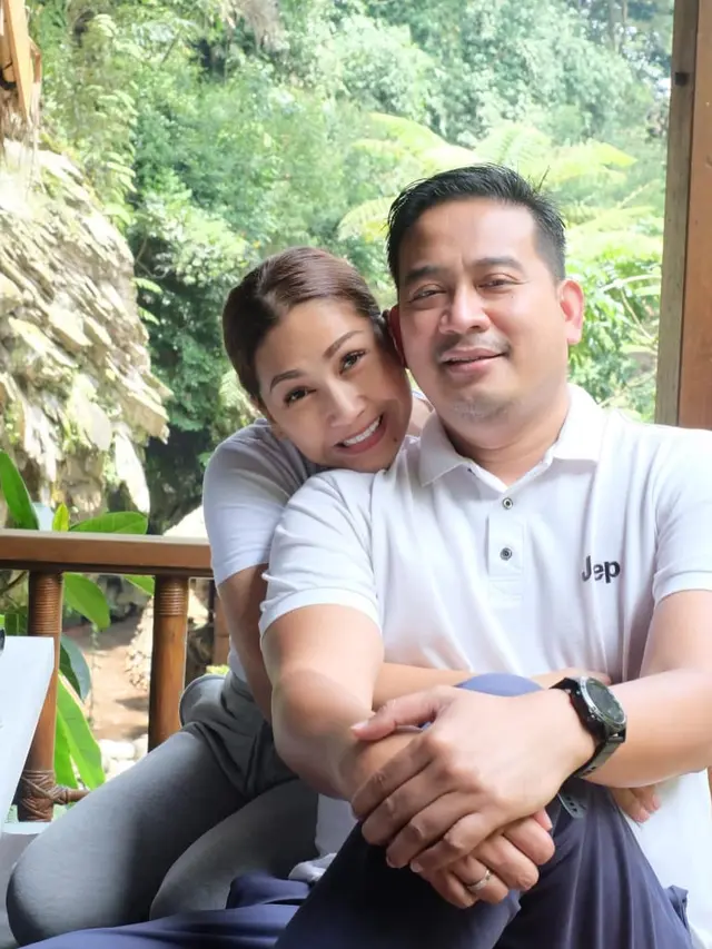 6 Potret Tata Janeeta dan Raden Brotoseno, Suami Istri yang Selalu Romantis