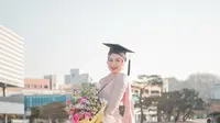 5 Inspirasi Kebaya Wisuda 2025 untuk Wanita Berhijab, Model Klasik Jawa hingga Gaya Modern